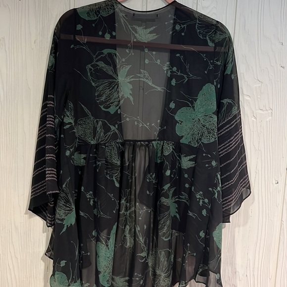 Chris & CAROL KIMONO SIZE SMALL - Picture 5 of 11